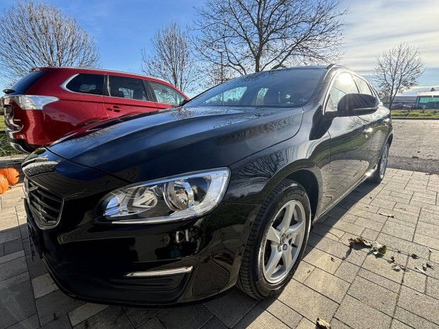 Volvo V60 2.0 D [D2] Momentum 138000km.Br.Navi...